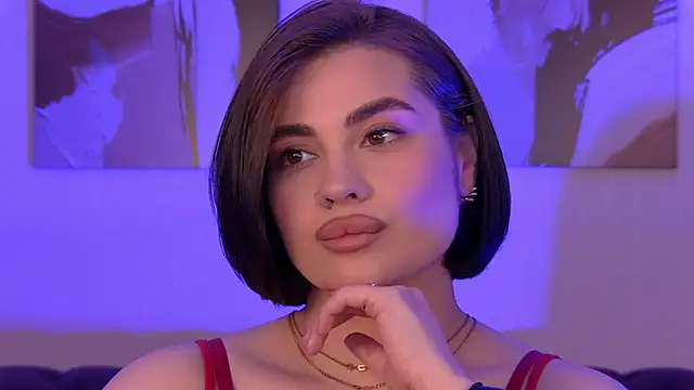 Онлайн чат XXX AdrianaToress