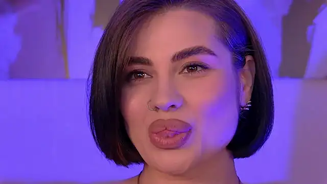 AdrianaToress 即時 XXX 聊天