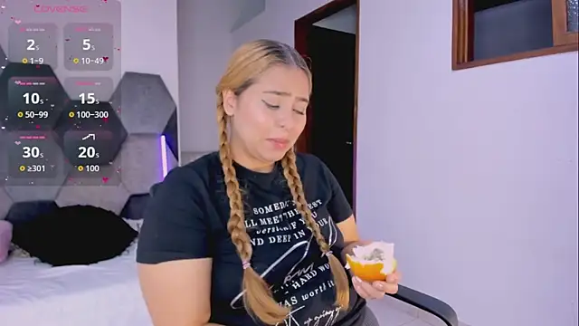 MikaelaStone Adlı Modelin Canlı XXX Sohbeti