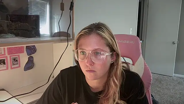 MUSCLEMOMMY1365's Webcam Show
