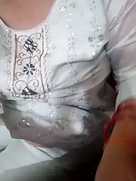 IndianQueennX's Live XXX Chat