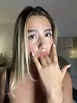 _laura_02's Webcam Show