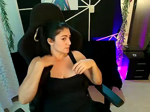 Chat XXX Live LUCYMILF_SEXY