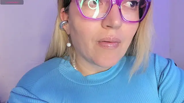 Naty_Mature_n Webbikameraesitys