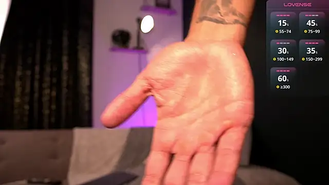 XXX chat uživo modela MarkSantozz