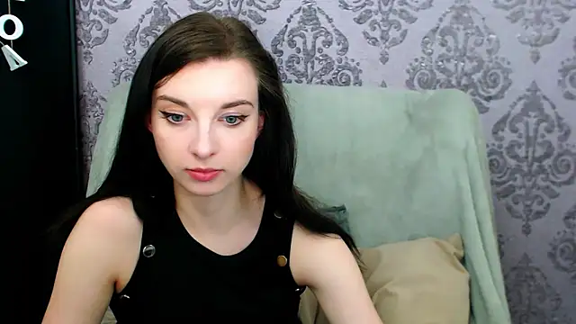 DominantLuna's Live XXX Chat