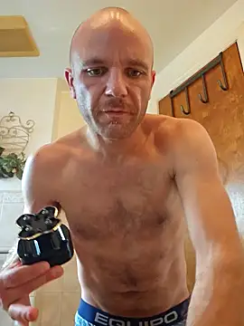 FrankieFuckMe Show in webcam