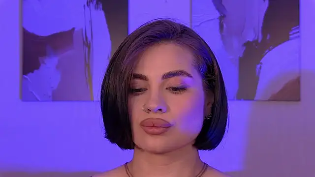 AdrianaToress' Live XXX Chat