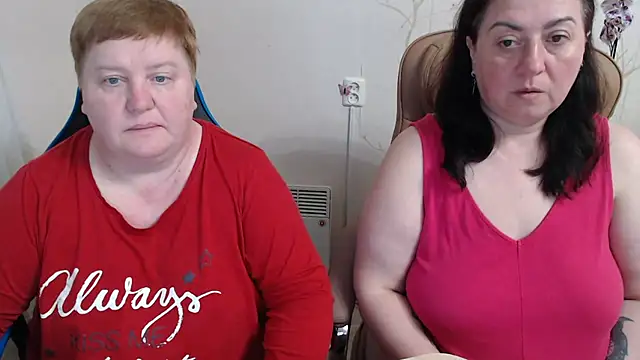 Lindy-Jeanie Show in webcam