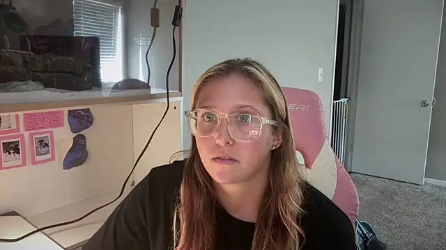 MUSCLEMOMMY1365's Webcam Show