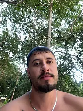 Chat XXX ao vivo de guzzfit