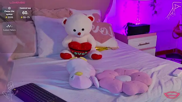 AriaCush live XXX chat