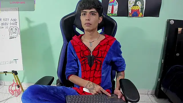 TYLERhHOT2005 webcam show