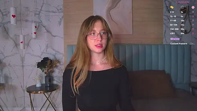 LoraineLuff Webcamshow