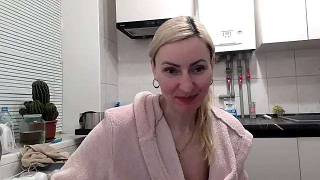 Yourrealgirl Show in webcam