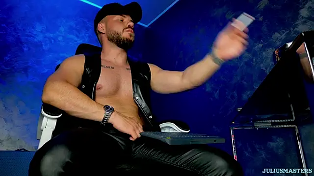 CLOUDYJULIUS Webcam show