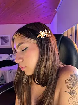 Isabella18_pink Adlı Modelin Canlı XXX Sohbeti