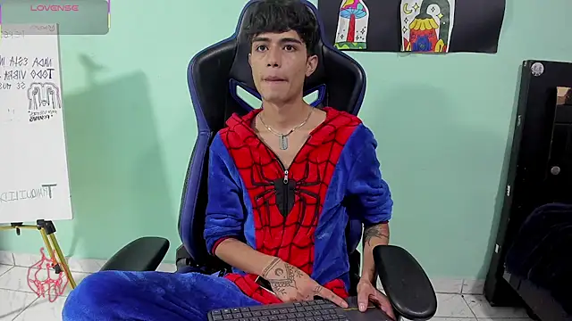 TYLERhHOT2005: διαδικτυακό σόου στην κά μερα