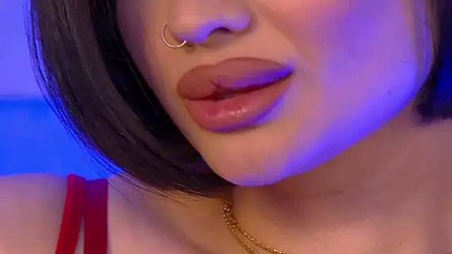 AdrianaToress' Live XXX Chat