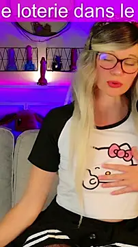 Kittychatte Adlı Modelin Canlı XXX Sohbeti