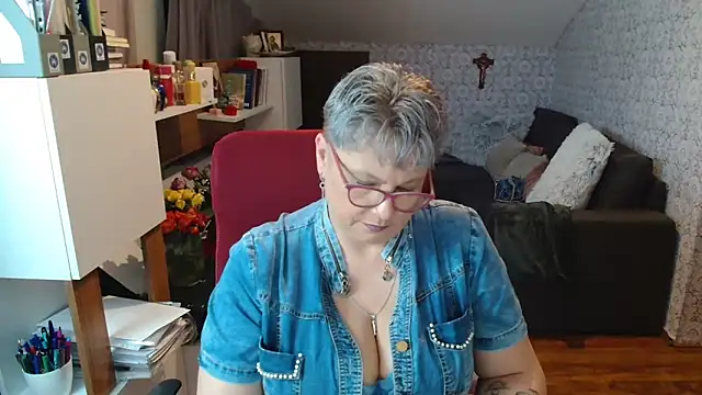 Онлайн чат XXX bigtits4you