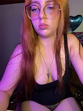 CoraVibes' Live XXX Chat
