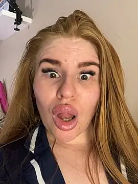 RedFoxQueen Webcam Show