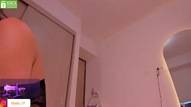 Chatroom XXX en direct de Ellelie_77