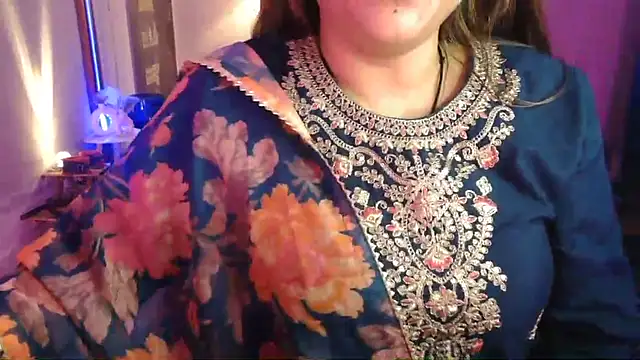Mitikaa live XXX chat