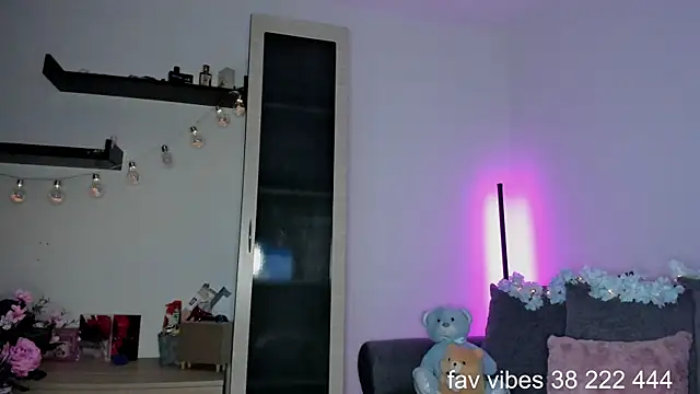 AyanaDesire – Naživo XXX chat