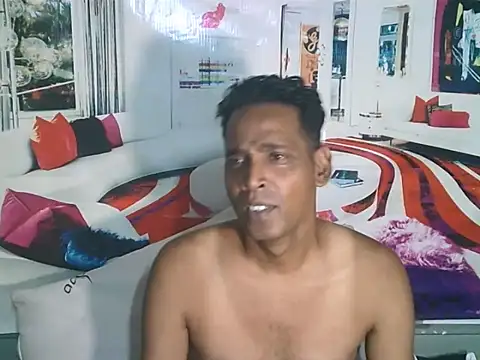 IndianHunk01: απευθείας συνομιλία ΧΧΧ