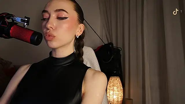 supreme_dominatrix 现场XXX聊天