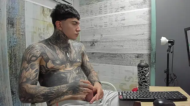 Chat +18 de Gury_tattoo ao vivo