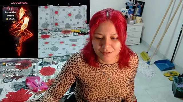 soniafuckboobs' Live XXX Chat