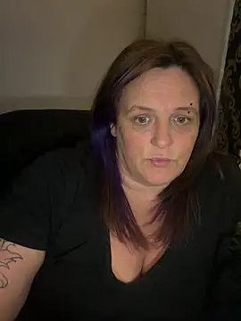 Busty-GilfQuinn's Live XXX Chat