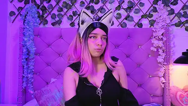 XXX chat uživo modela Kira-Yuzu