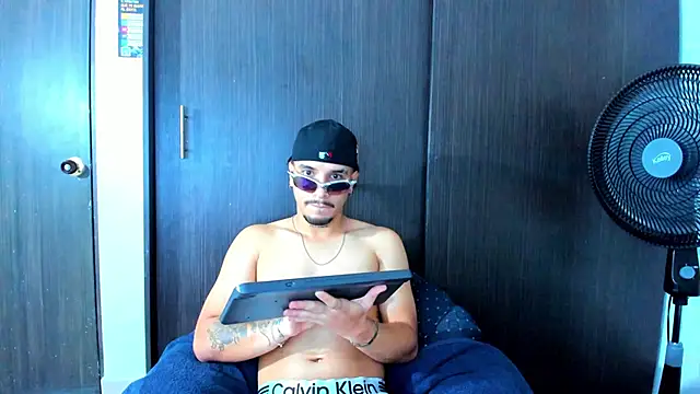 Chat XXX en directo de Leon_Hotx
