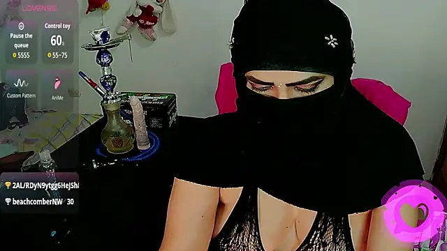 SultanaLayla élő XXX-chatje