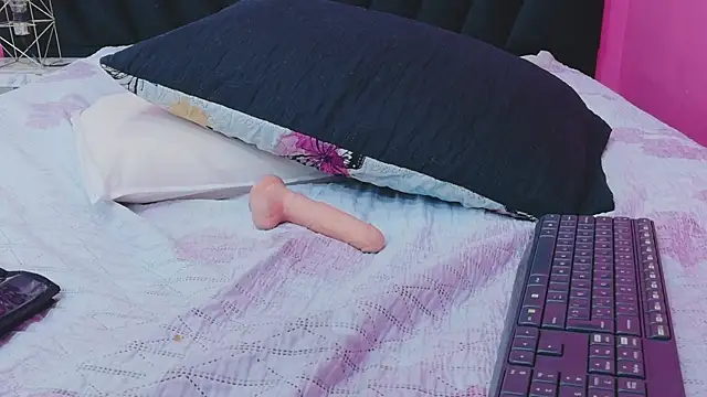 XXX chat uživo modela EbonyCoWorker
