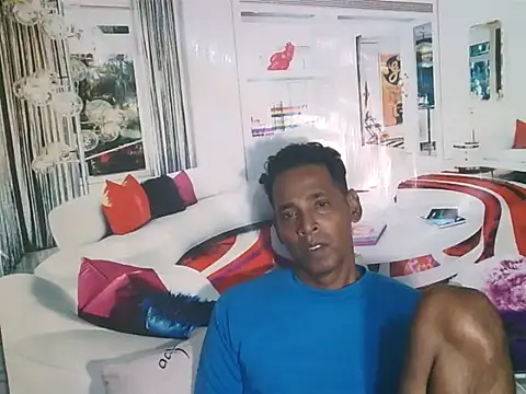 IndianHunk01: διαδικτυακό σόου στην κάμερα