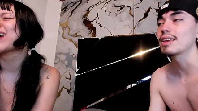 Chatroom XXX en direct de Couple_In_Heat