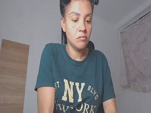 shayna_cute élő XXX-chatje