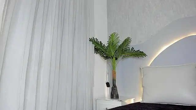 CannelaSmith's Live XXX Chat