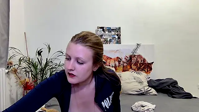 Show modela MileyGreyx na web-kameri
