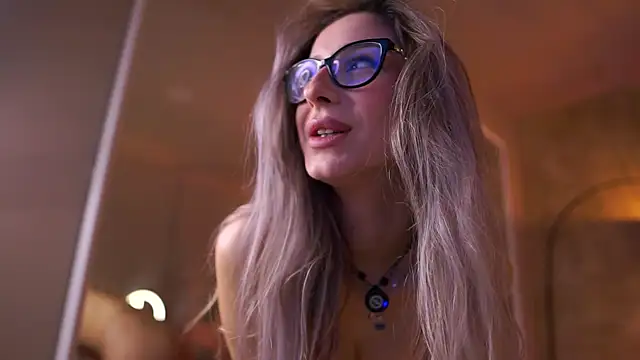 MaddieBryggs' Live XXX Chat