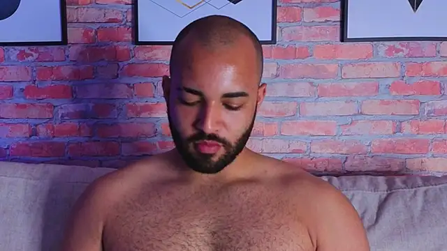 Chris_Varden লাইভ XXX চ্যাট