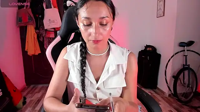 XXX chat uživo modela adrena_10