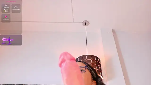 emily_perezz Adlı Modelin Canlı XXX Sohbeti