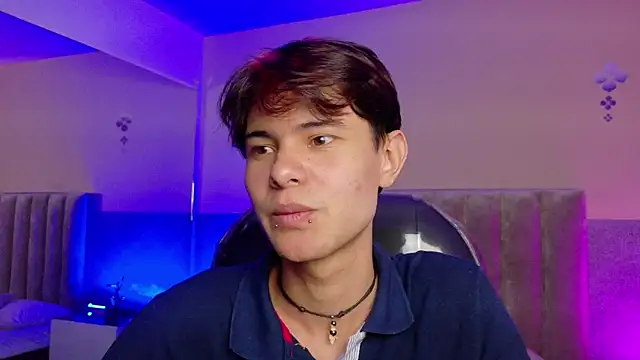 Derek_Sinn Adlı Modelin Canlı XXX Sohbeti