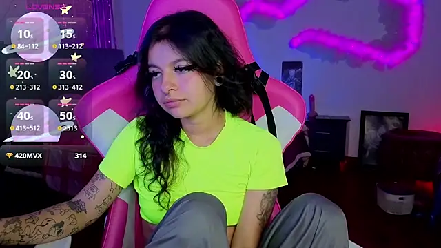 larah_uwu 即時 XXX 聊天